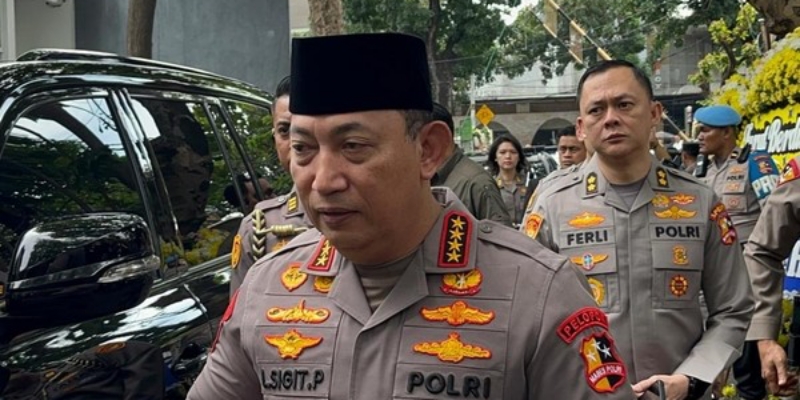 Kapolri Melayat ke Rumah Duka Komjen Purn Syafruddin Kambo