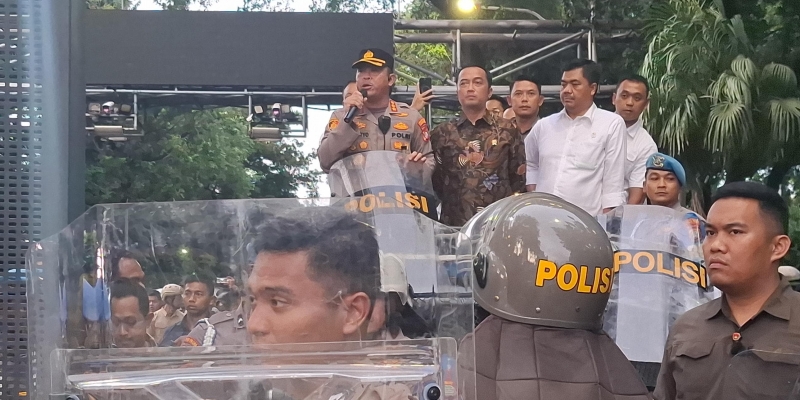 2.460 Personel Gabungan Amankan Aksi 'Indonesia Gelap' di Patung Kuda