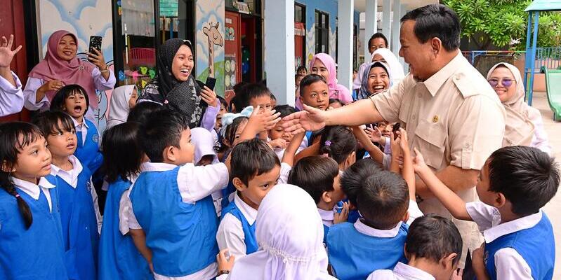 Prabowo Sidak Pelaksanaan MBG di Pulo Gadung