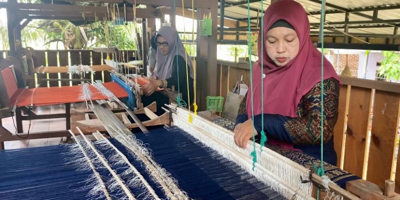 BI Bantu Dongkrak Penjualan UMKM Rumah Tenun Mutiara Songket Aceh