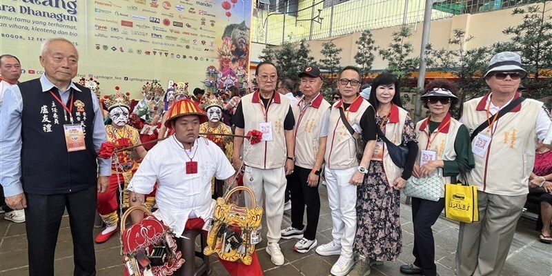 Delegasi Kuil Tainan Semarakkan Cap Go Meh Bogor 2025