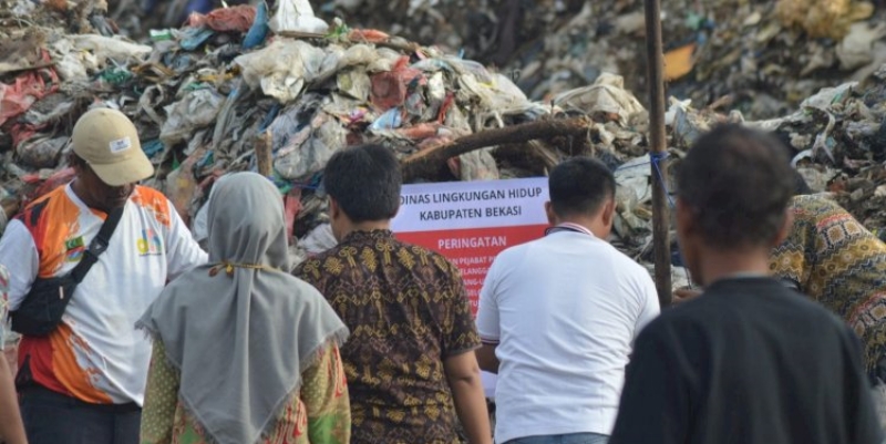 9 TPA Ilegal di Kabupaten Bekasi Disegel