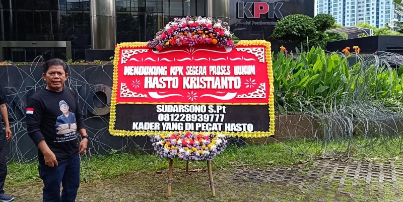 Hasto <i>Mewek</i> Minta Perlindungan Megawati