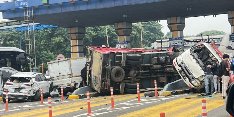 Uji Berkala Truk Bermuatan Galon AQUA yang Terlibat Kecelakaan Maut Masih Aktif