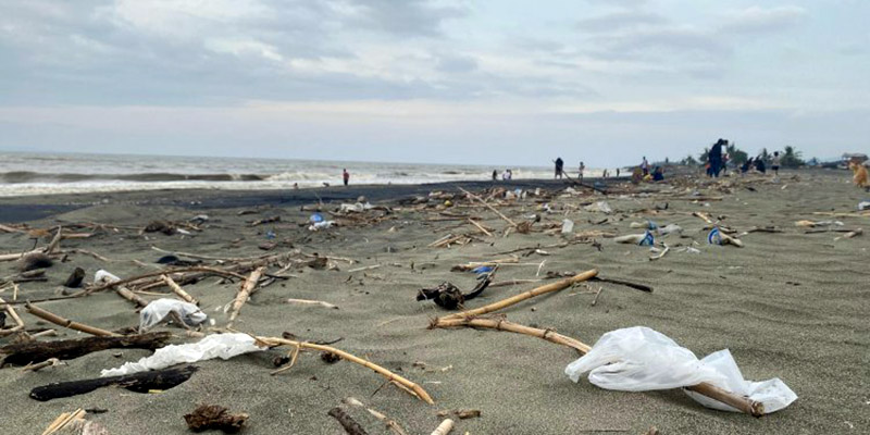Pengunjung Kecewa Pantai Syiah Kuala Kini Penuh Sampah