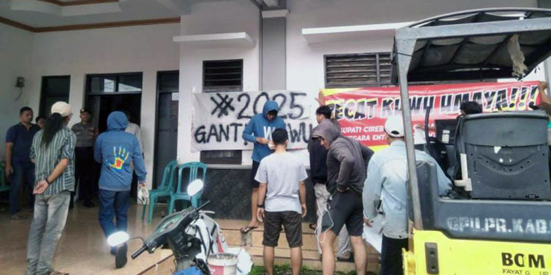 Dituding Korupsi, Kuwu Wanasaba Kidul Didemo Ratusan Warga