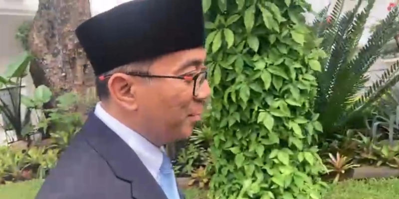 Diisukan Jadi Pengganti Mendikti Saintek, Brian Yuliarto Tiba di Istana