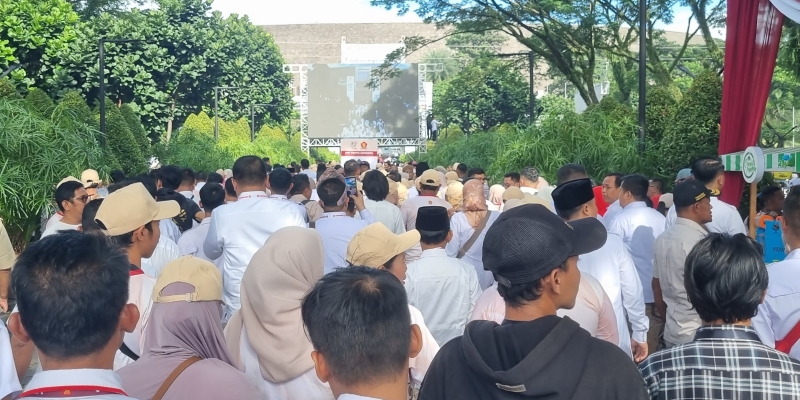 Wali hingga Wika Salim Pancing Lautan Manusia Berseragam Putih Coklat Bergoyang