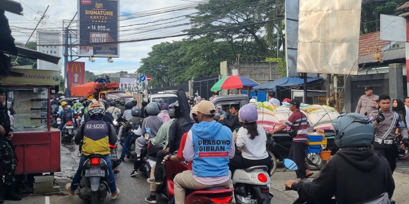 Ruas Jalan SICC Padat Merayap Jelang Perayaan HUT Gerindra ke-17