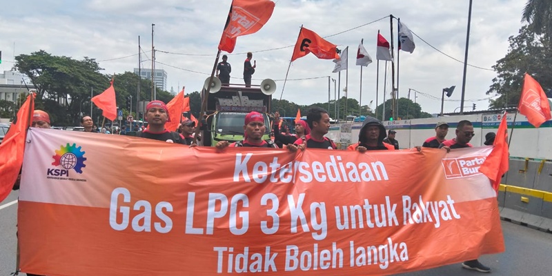 Partai Buruh Geruduk Kantor Bahlil Protes LPG 3 Kg Langka