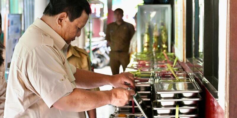 Prabowo Tinjau Langsung Program MBG di Bogor