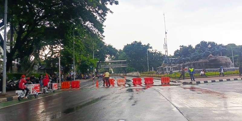 Nihil Aksi, Jalan Sekitar Patung Kuda Tetap Ditutup