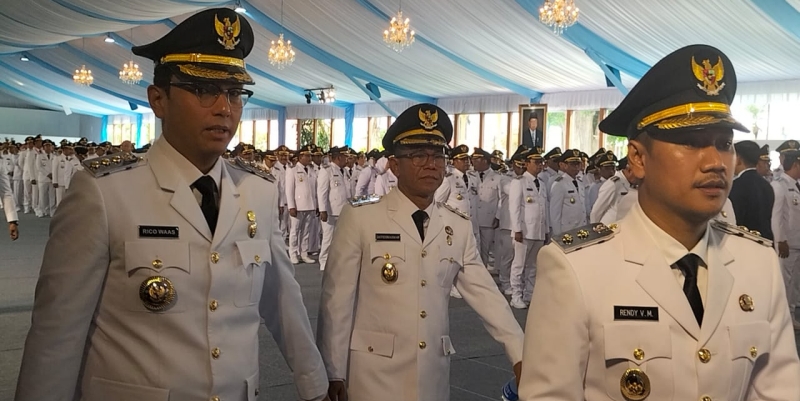 Ini 6 Kepala Daerah yang Maju ke Depan Prabowo saat Pelantikan