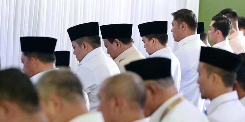 Prabowo Salat Jumat di Tenda Ibadah Peserta Retret Magelang