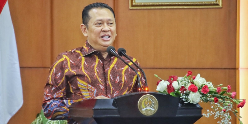 Revitalisasi Institusi dan Raja Kecil pada Hierarki Kepemimpinan Nasional