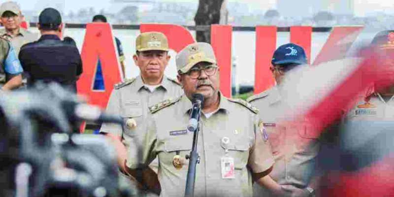 Rano Karno Kerahkan 1.000 Petugas Keruk 13 Sungai di Jakarta