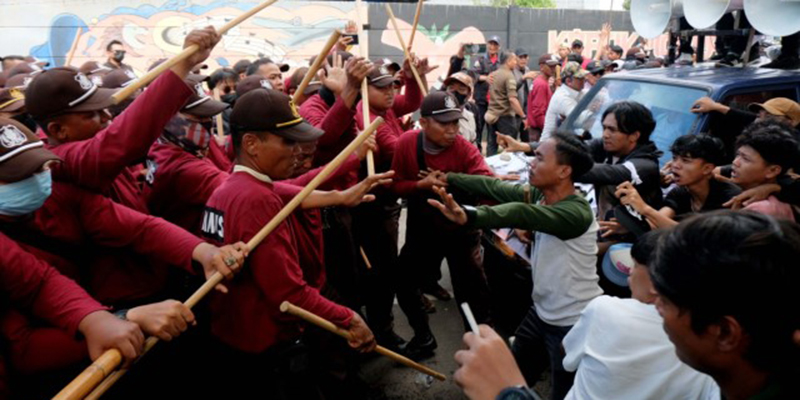 Warga Kapuk Muara melakukan aksi unjuk rasa pada Jumat 14 Februari 2025/Ist