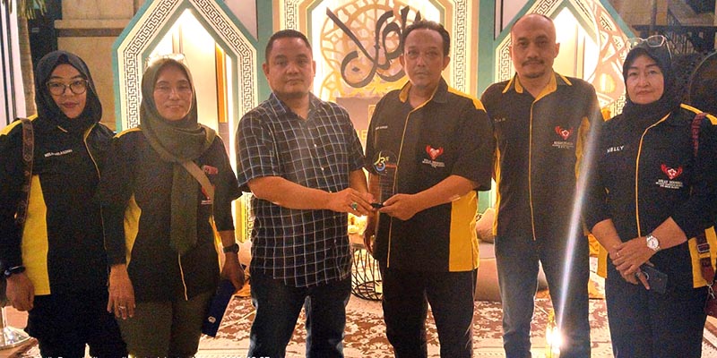 Komisaris PT Jaktour M Ichwan Ridwan Terima Rekan Indonesia Award