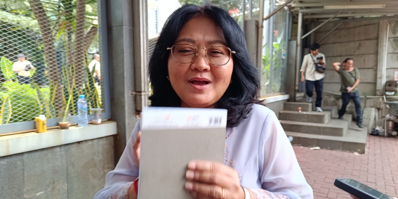 Hasto Dibawakan Ketupat Plus Krecek