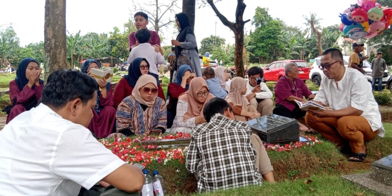 TPU Pondok Ranggon Ramai Peziarah