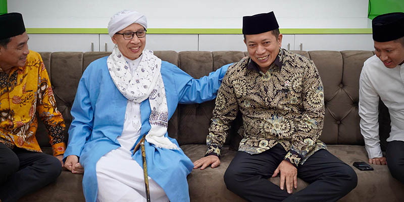 Bertemu Buya Yahya, Ferry Juliantono Tegaskan Dukungan Kemenkop terhadap BMT Al-Bahjah