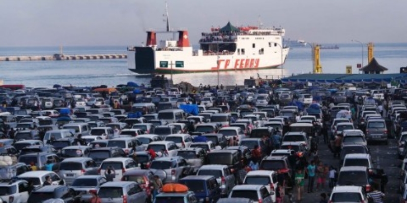 60.452 Kendaraan Menyeberang ke Pulau Sumatra