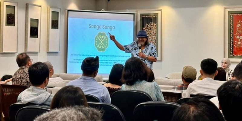 Transformasi Minyak Balur Kutus-Kutus Menjadi Sanga-Sanga