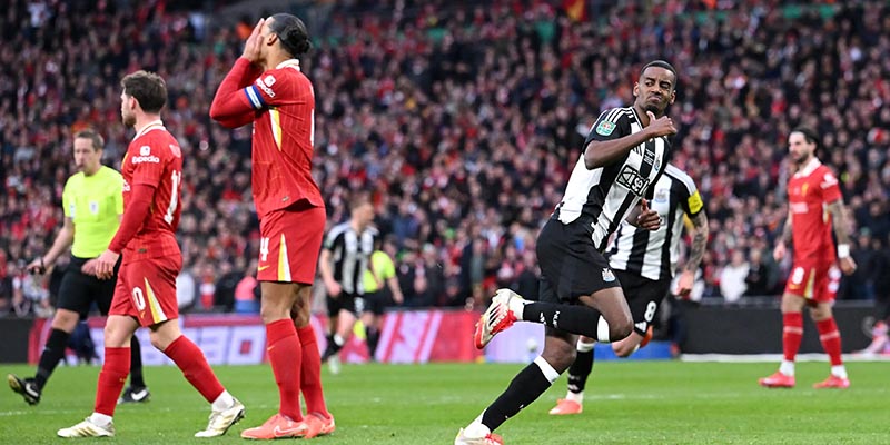 Arne Slot Ungkap Penyebab Kekalahan Liverpool dari Newcastle