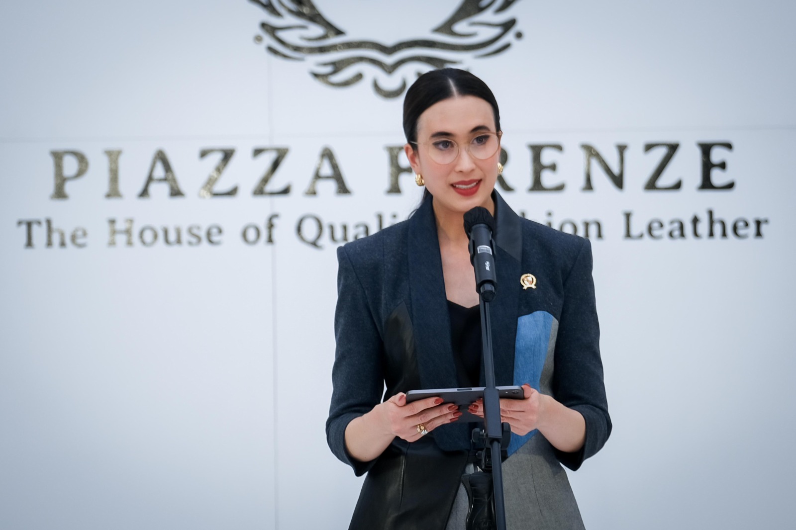 Menpar Widiyanti Dikritik Bela Investor Wisata Pelanggar Hukum