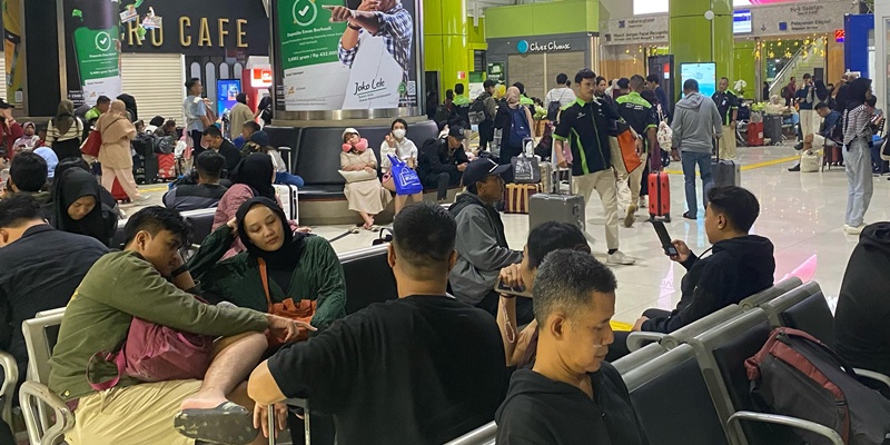 Pemudik di Stasiun Gambir Mulai Membludak Masuki H-6 Lebaran