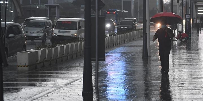 Hujan Ringan Diperkirakan Rata Basahi Jakarta