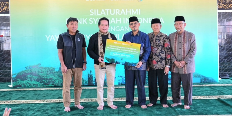 BSI Distribusikan Bantuan Pesantren dan Santunan Yatim di Bukittinggi