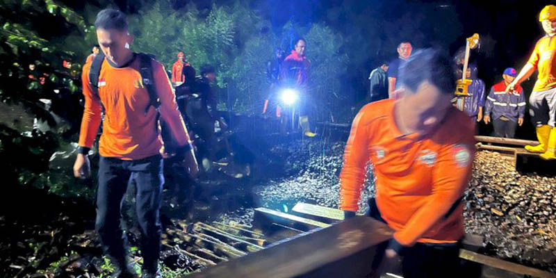 Bantalan Rel di Manonjaya Longsor, Perjalanan Kereta Api Mudik Jalur Selatan Terganggu