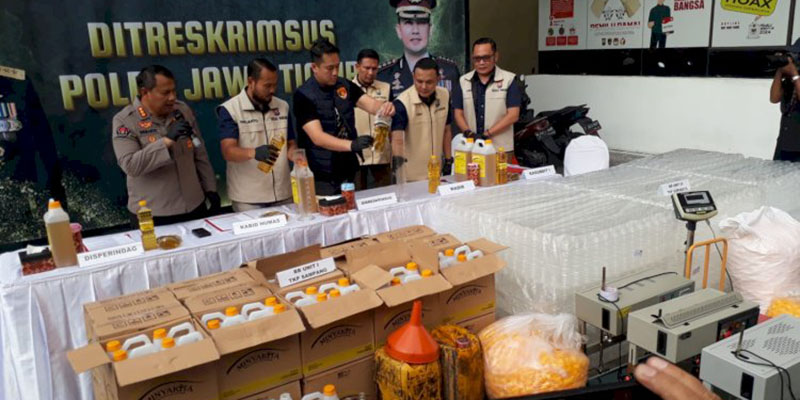 Ribuan Liter MinyaKita Palsu Ditemukan di Dua Gudang di Jatim