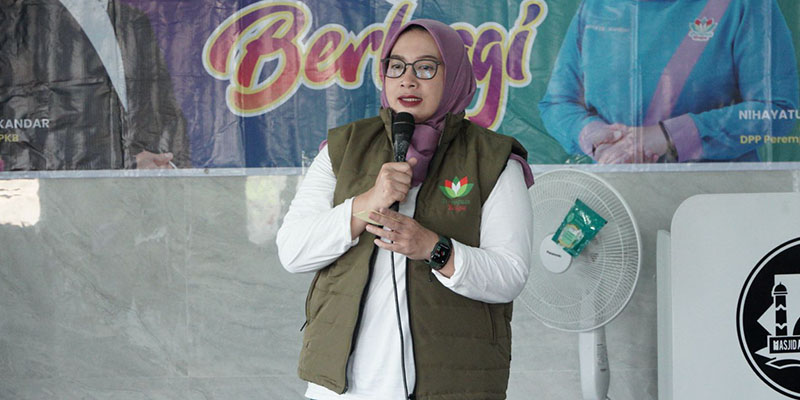 Cari Berkah Ramadan, Perempuan Bangsa Bagikan Bantuan Sembako untuk Warga