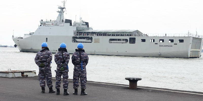 KRI Banjarmasin-592 Sukses Antarkan Ratusan Pemudik ke Surabaya