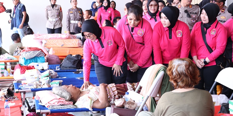 Yayasan Kemala Bhayangkari Gandeng Polres Metro Bekasi Bantu Korban Banjir