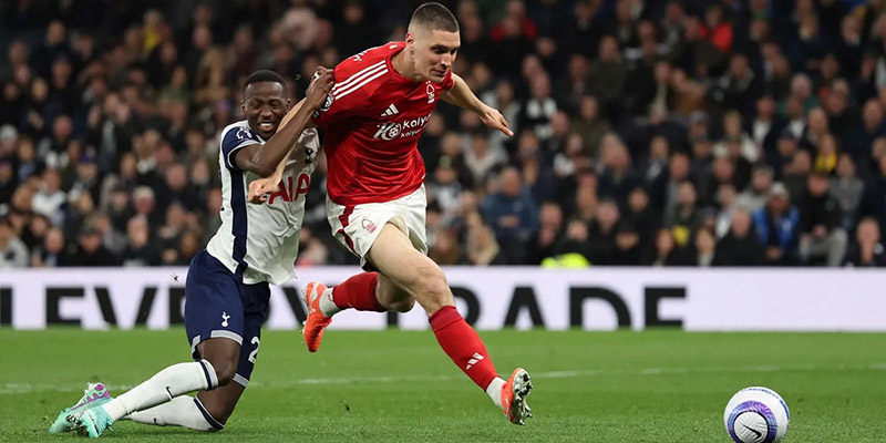 Forest Permalukan Spurs di Kandang Sendiri