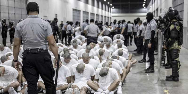 El Salvador Gunakan 252 Napi Deportan AS untuk Nego Maduro