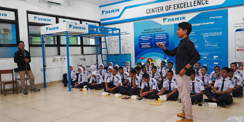 Daikin Perluas Kesadaran Keselamatan Kerja dan Kelestarian Lingkungan bagi Siswa SMK