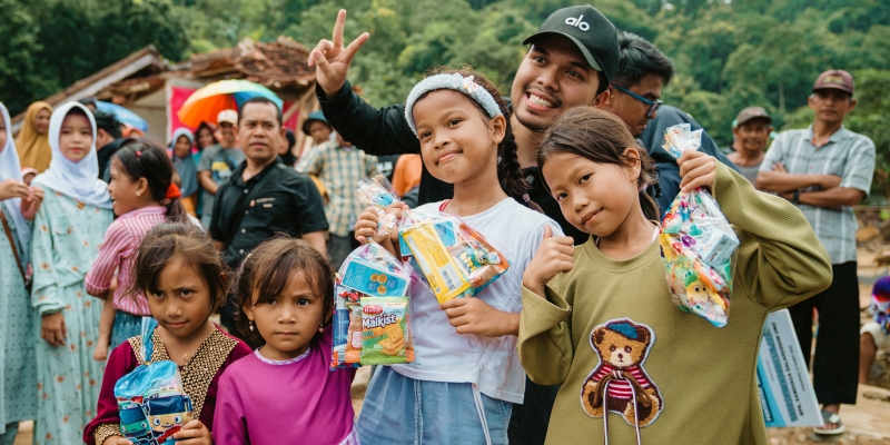 Pakaian dan Bantuan dari Event Love Second Chance Disalurkan di Sukabumi