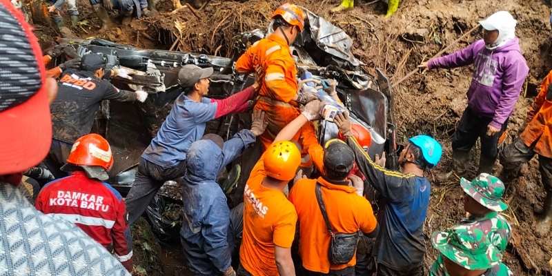 Evakuasi Longsor Pacet