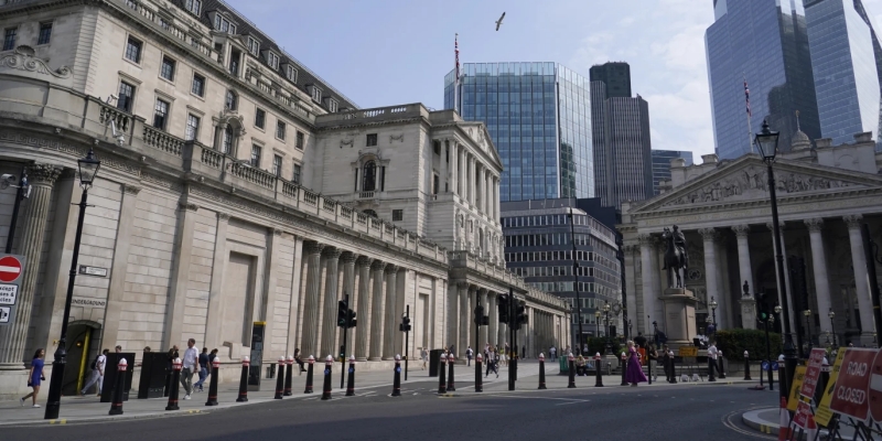 Toko Pakaian Laris Manis, Penjualan Ritel Inggris Melonjak 0,4 Persen