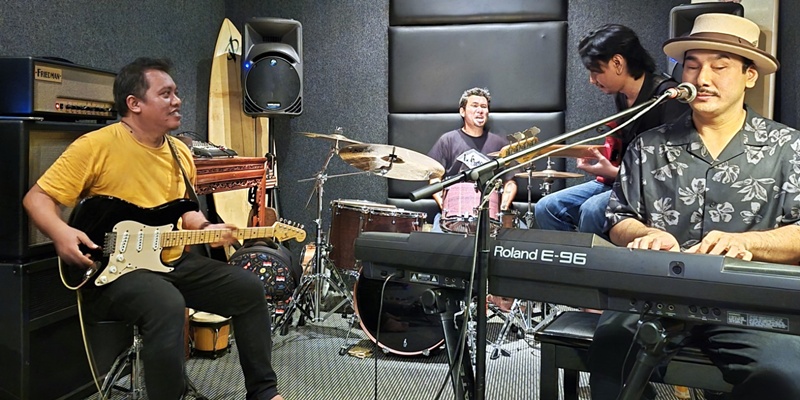 Ade Irawan Bersama Electric Cadillac Kembali Tampil di Bluesfest 2025