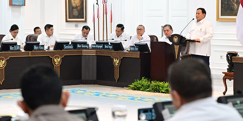 Prabowo Didesak Reshuffle Kabinet Usai IHSG Trading Halt