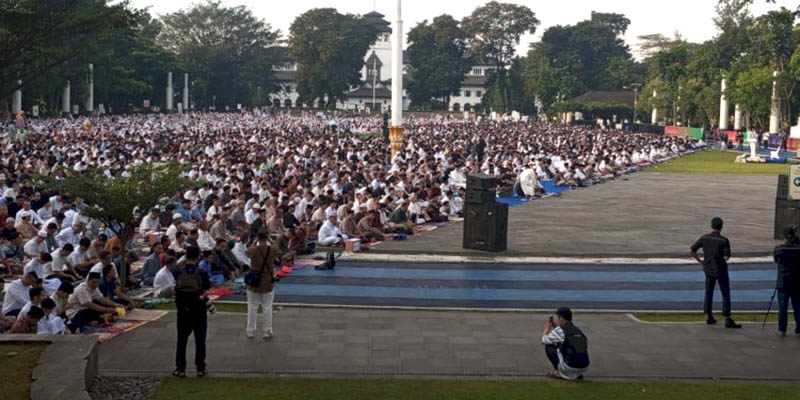 Sejumlah Warga Kehilangan Ponsel dan Uang Saat Akan Bersalaman dengan Gubernur Jabar