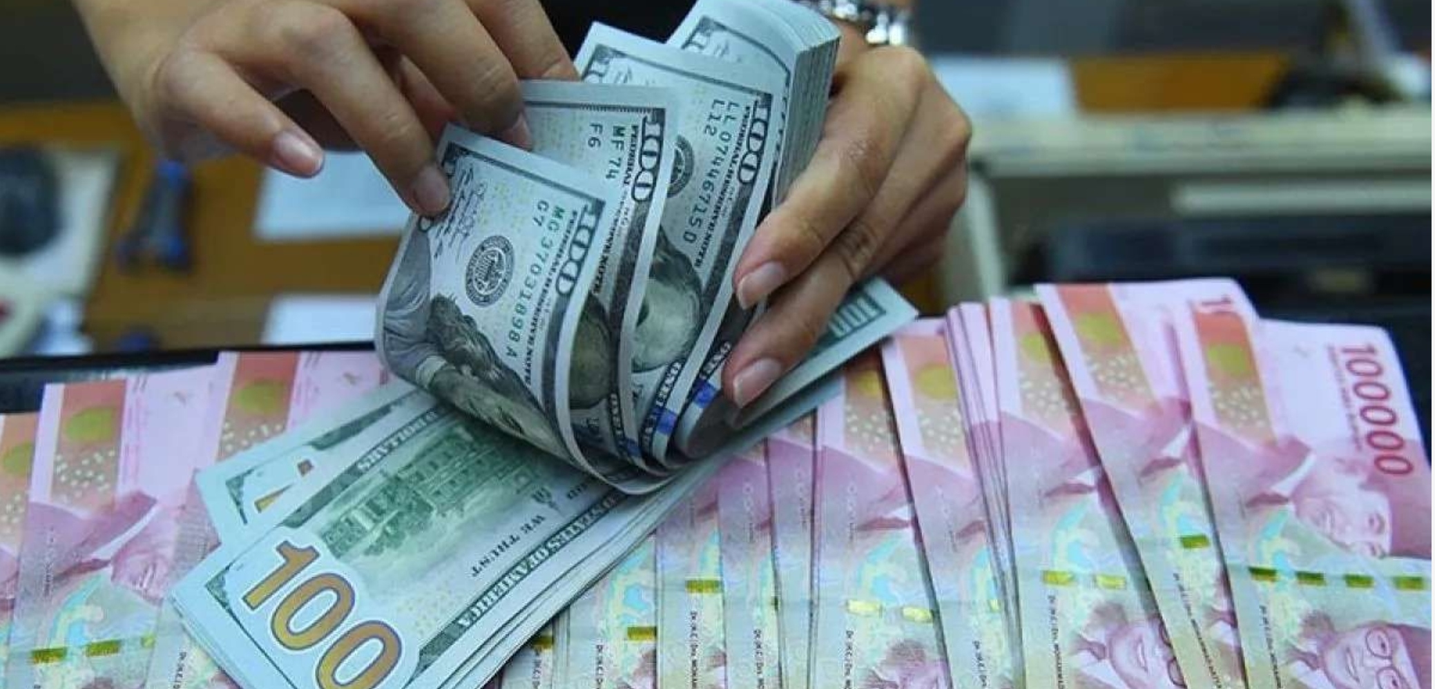 Keraguan Trump Angkat Rupiah, Dolar AS Lengser di Bawah Rp16.800