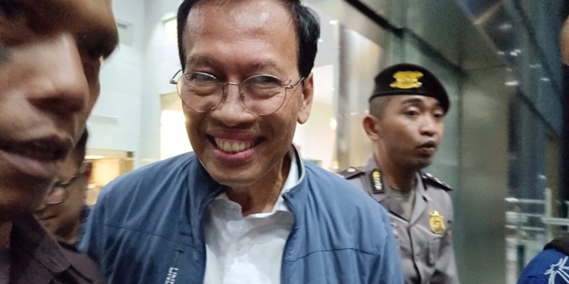 Mantan Direktur LPEI ‘Cengar-cengir’ Usai Diperiksa KPK