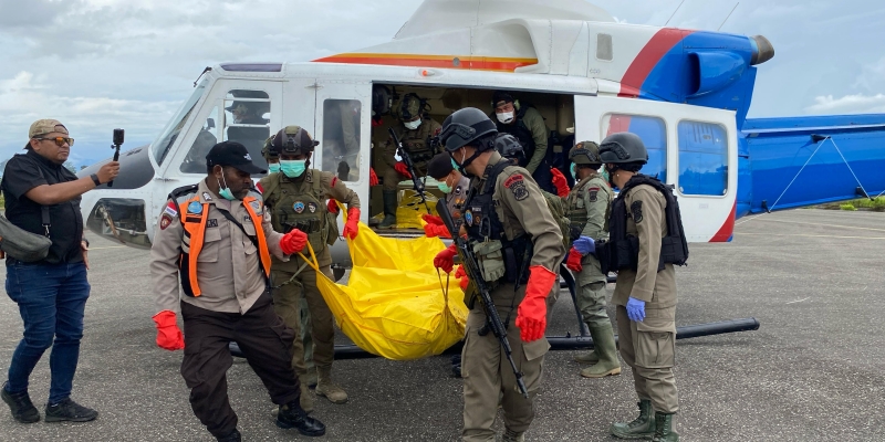 Tim Gabungan Evakuasi Dua Jenazah Korban KKB ke RSUD Dekai