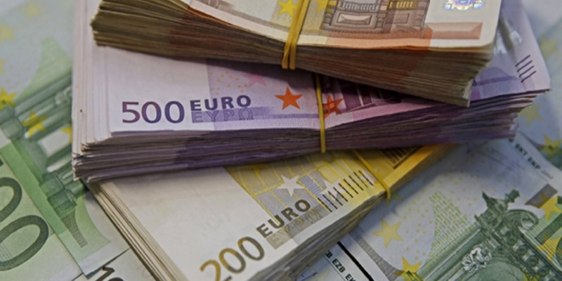 Euro Sentuh Level Tertinggi dalam Tiga Tahun, Dolar AS Tertekan Imbas Tarif Trump